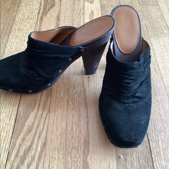 Black heeled shoes - Picture 2 of 3